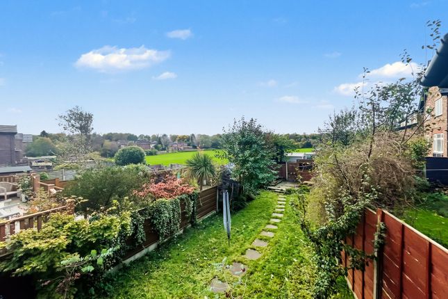 165 Heywood Road, Manchester photo 4