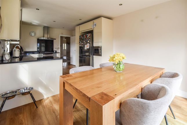 Dometo, Hook End Road, Brentwood photo 3