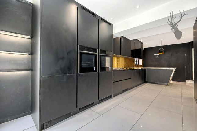 3 Woodberry Way, London photo 3