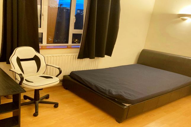 Shared accommodation to rent in Vauxhall Street, London