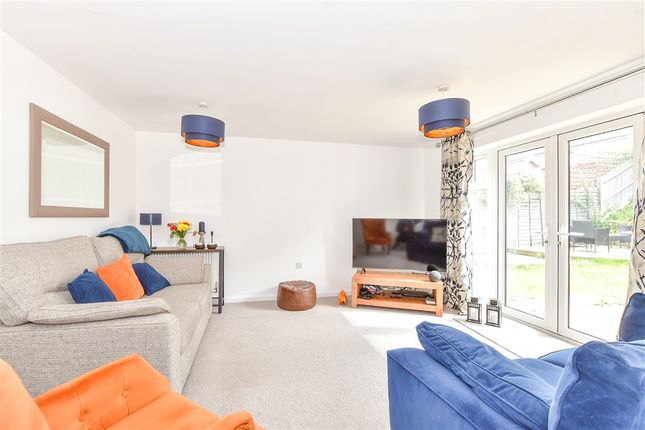 Whiteland Way Clanfield, Waterlooville photo 3