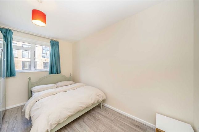 Flat 15, Lingfield House, Lancaster Street, London photo 4