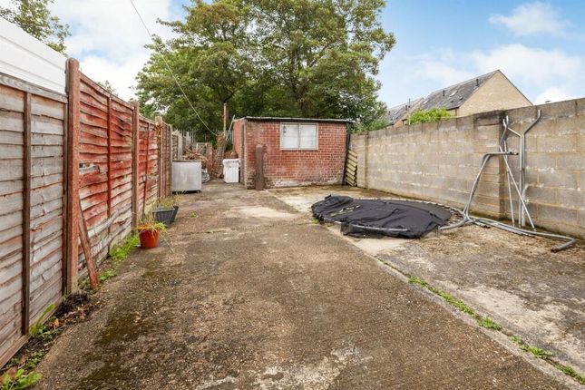Terraced house for sale in Canterbury Avenue, Slough