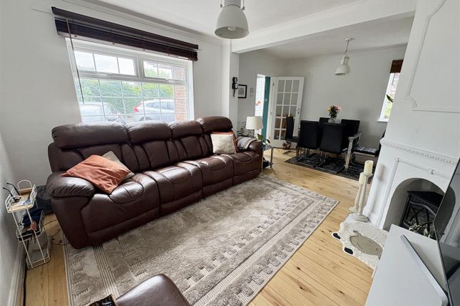 6, Hazel Grove, Eastbourne photo 3