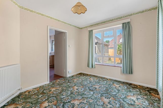 37B,, Hale Road, Farnham photo 3