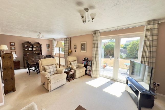 8, Friesian Close, Fleet photo 2