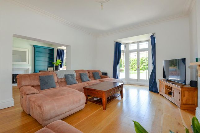 Living Room 2.Jpg