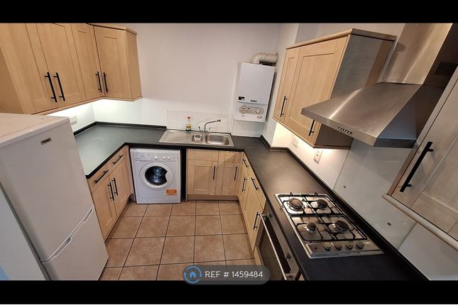 Flat  Windsor House, Mountfield Way, Orpington photo 5