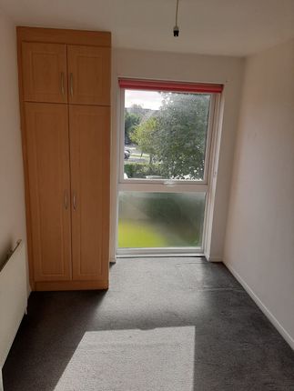 Flat to rent in Cranston Close, Ickenham, Uxbridge