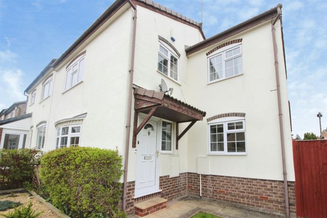2, Greenfield Close, Leeds photo 2
