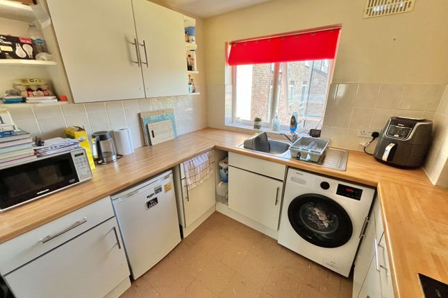 30, Dynevor Close, Plymouth photo 3