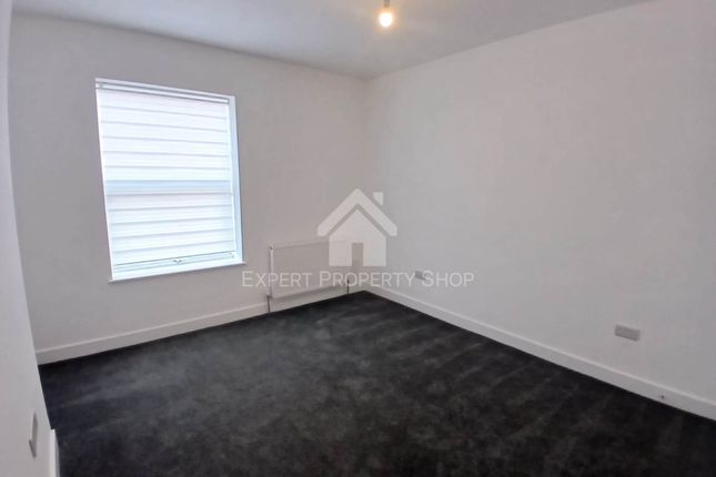 52, Victoria Road, Worksop photo 5