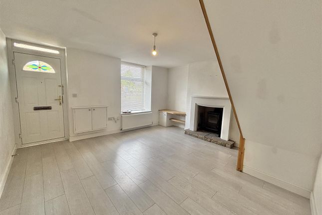 139, Gladstone Street, Glossop photo 3