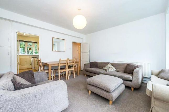 Flat to rent in Oaklands Estate, London