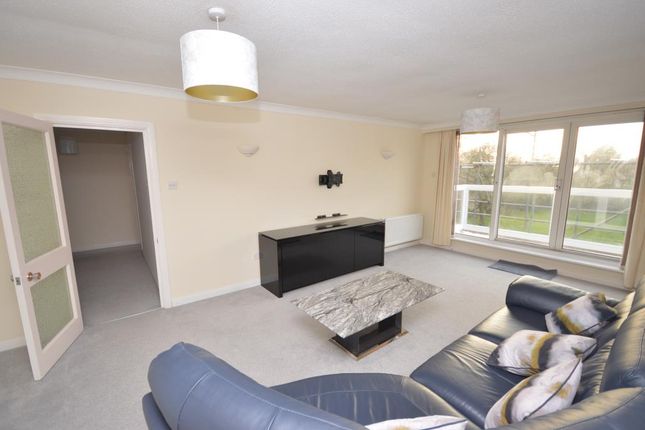 12 Blandford Court, Keats Avenue, Lymington photo 4