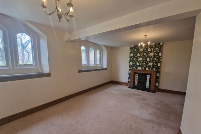5, Clayton Lane, Bradford photo 4