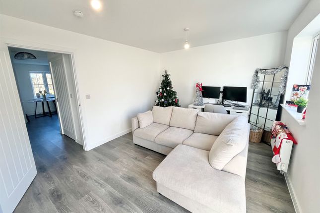 10, Islip Grove, Peterborough photo 4