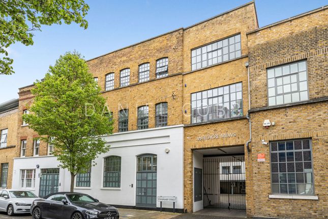 Thumbnail Flat for sale in Whitacre Mews, London
