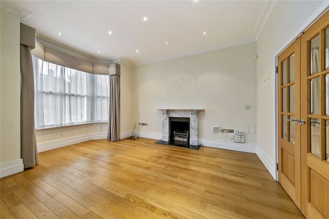 339, Sandycombe Road, Surrey photo 3