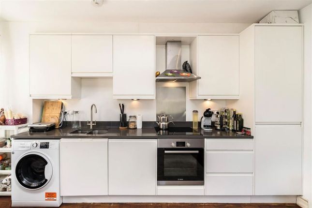 Flat 2, 68, Wricklemarsh Road, LONDON photo 2
