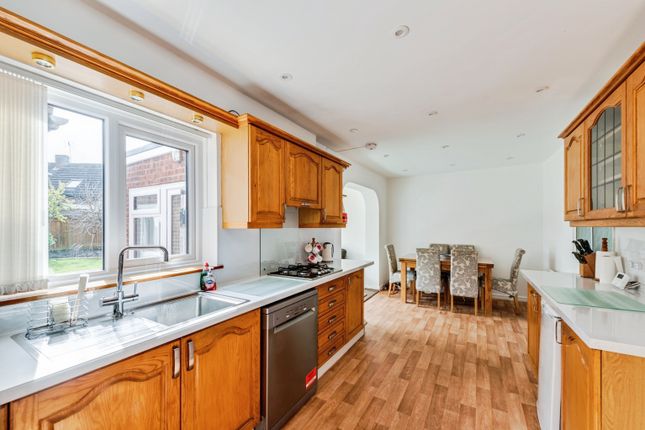 103, Thames Avenue, Swindon photo 4