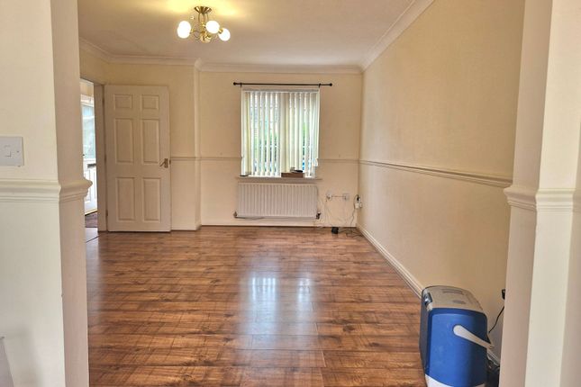 14 Kingsdale Close, Bury photo 3