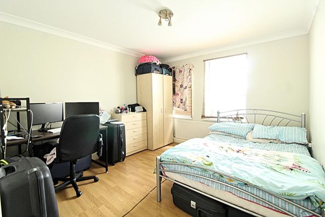 Flat to rent in Maitland Road, London