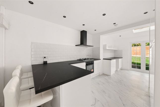 11, Broadwater Gardens, Uxbridge photo 4