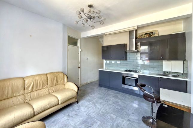 63, Warner Road, London photo 2