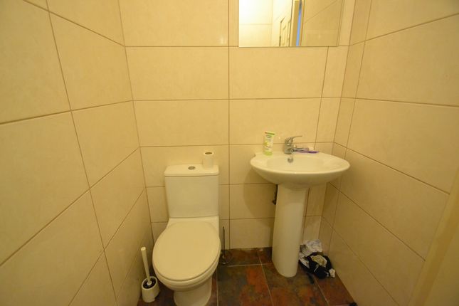 Flat 2 26  Wellington Road, Whalley Range, Manchester photo 5