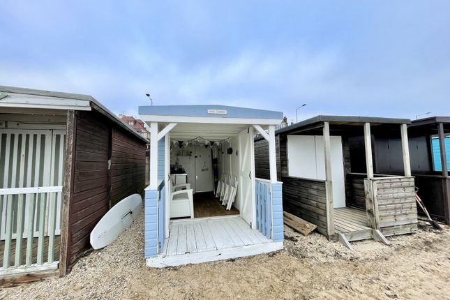 Beach Hut 27,, Thorpe Esplanade, Essex photo 2