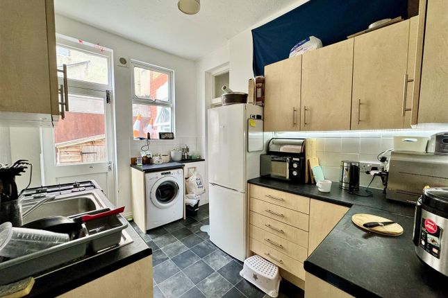 Flat to rent in Boscombe Road, Southend-On-Sea
