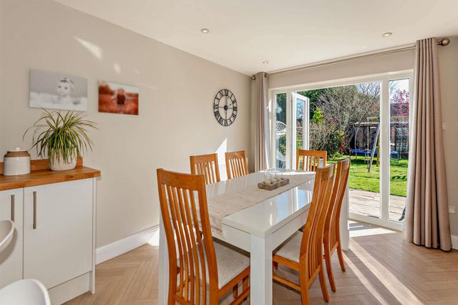 6, Oakdene, Chobham photo 4