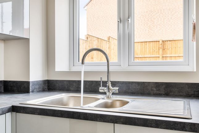 47, Sylvester Crescent, Costhorpe, Worksop photo 4