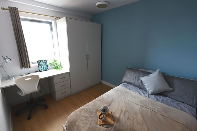 Flat to rent in Chatham Place, Edge Hill, Liverpool