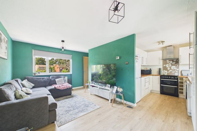 64, Helmsdale, Bracknell photo 2