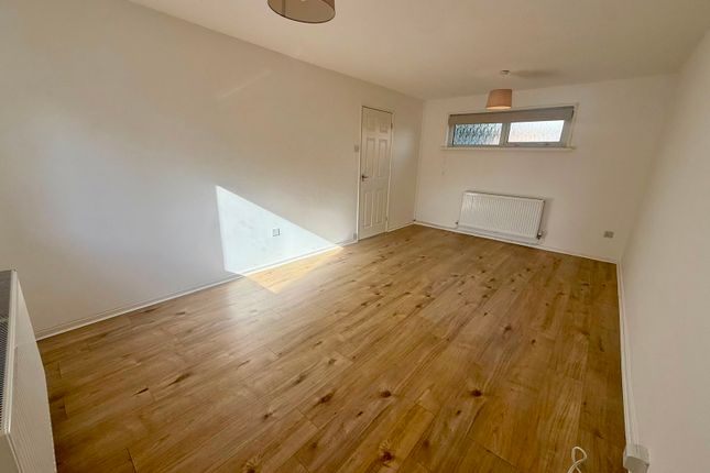 11, Feltons, Skelmersdale photo 2