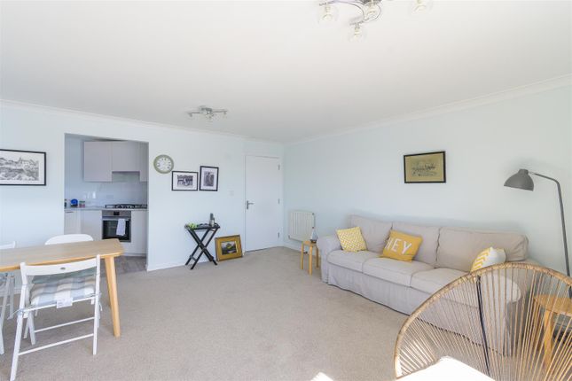 Flat 6, Glan Y Mor, Y Rhodfa, Barry photo 4