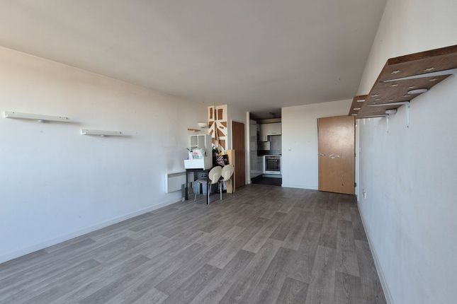 Flat 505 Becket House, New Road, Brentwood, Essex, CM14 4GB photo 3