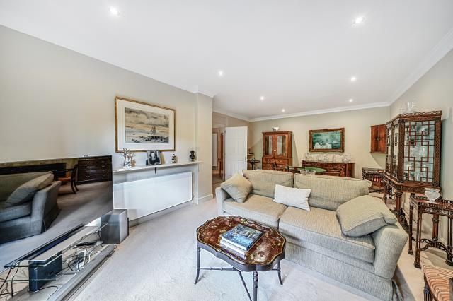 Flat 9 Regency House, 269, Regents Park Road, London photo 4