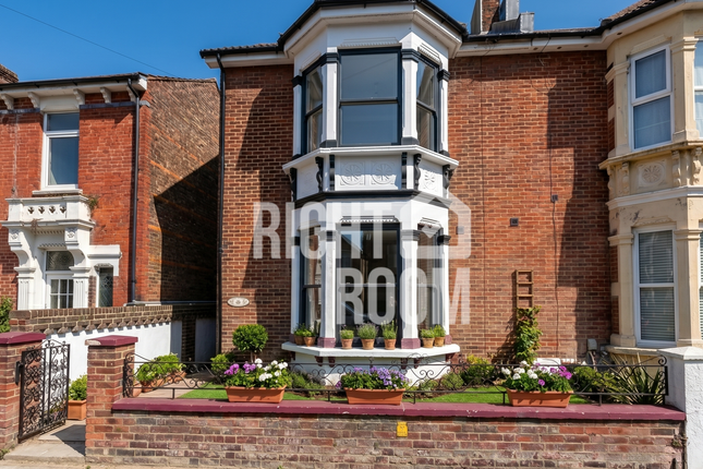 Room 4, 16 North End Avenue, Portsmouth photo 4