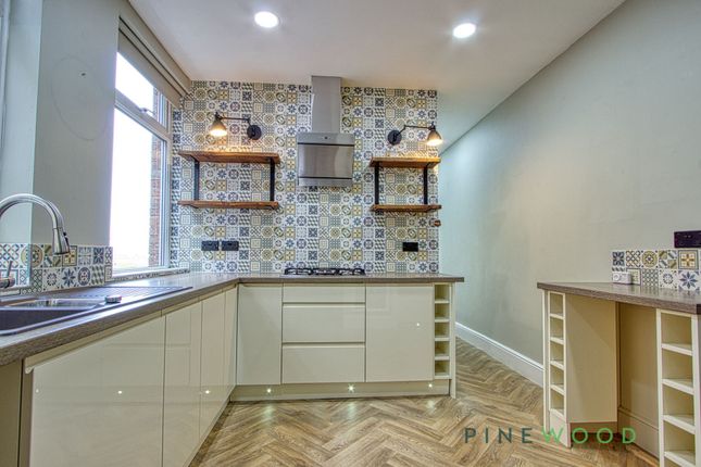 15 Castle Lane, Chesterfield photo 3