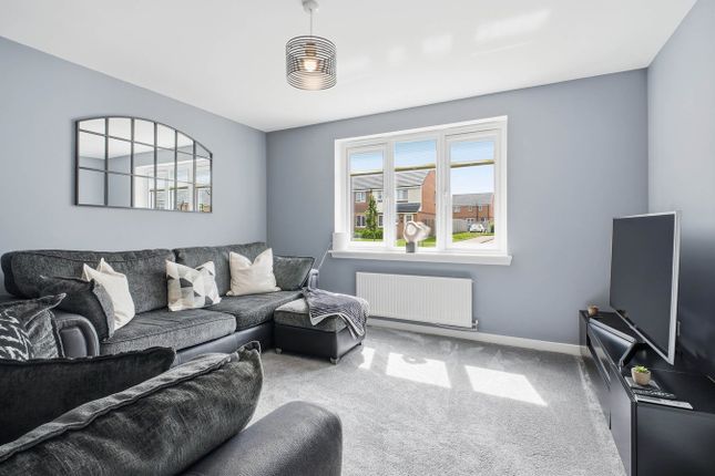 13, Crompton Way, Irvine photo 3