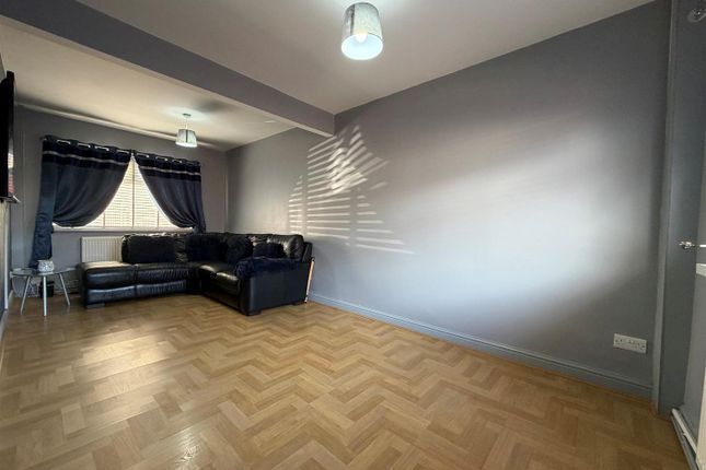 74 Welland Crescent Elsecar, Barnsley photo 4