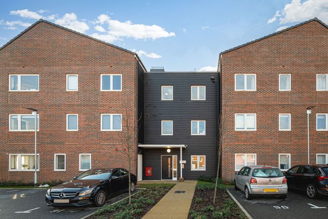 Flat to rent in Blossom Drive, Welwyn Garden City