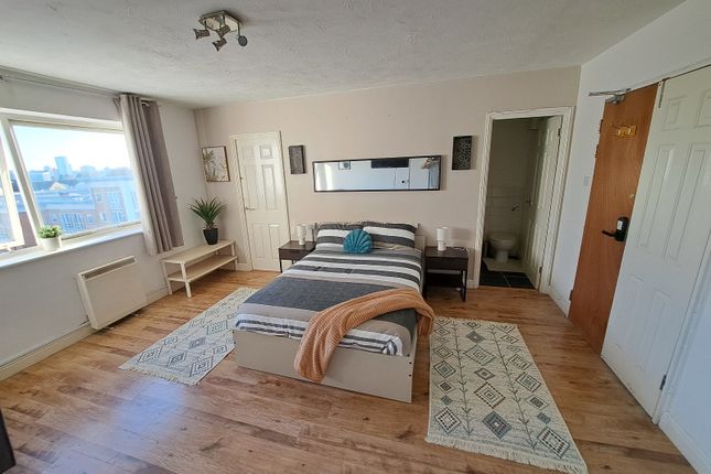 27, Fishguard Way, London photo 2