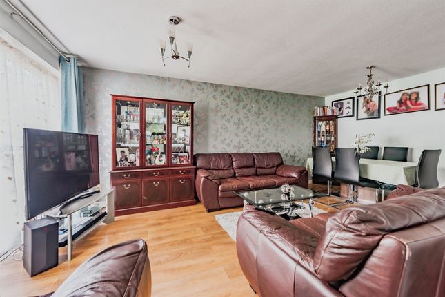 83, Trefoil Crescent, Crawley photo 4