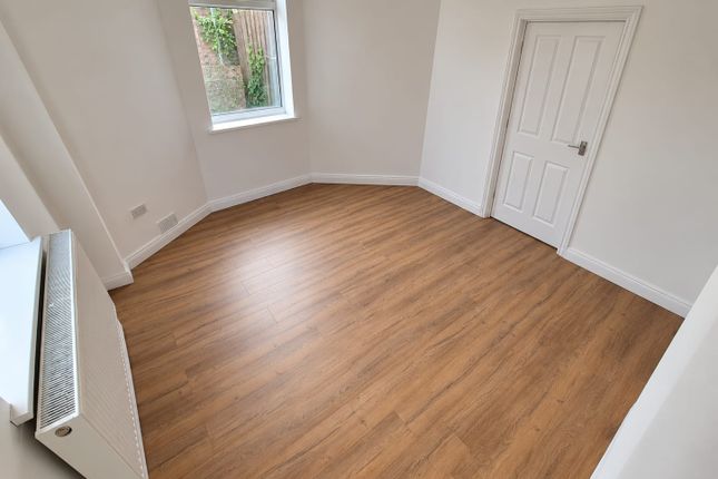 1A Clifford St, Neath photo 3