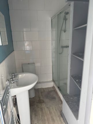 5, Hollins Road, Darwen photo 4