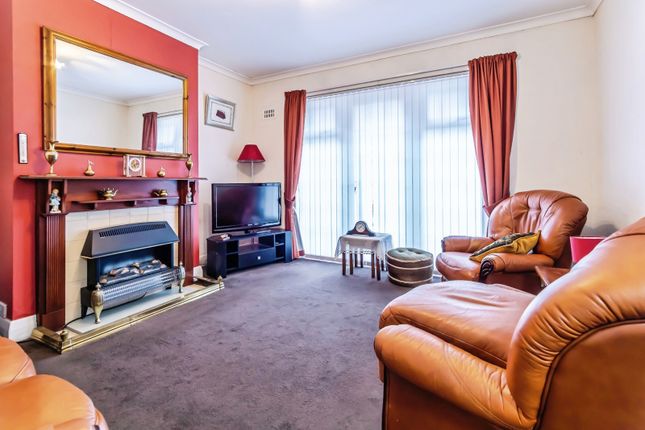 18, Brookside Way, Croydon photo 4